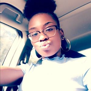 Meet your Posher, Taina